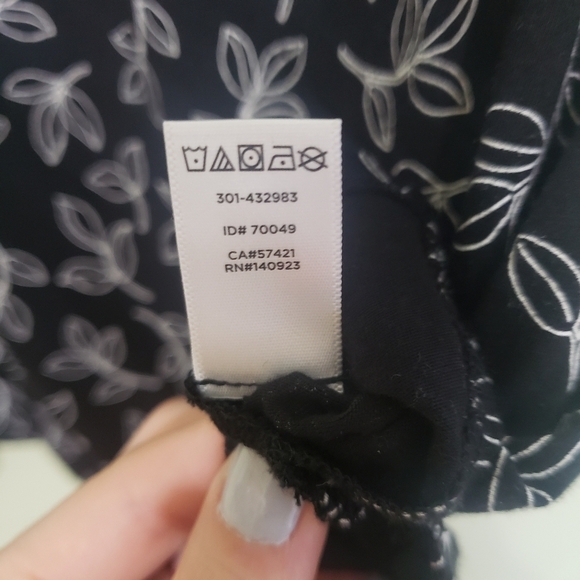 Loft Boat Neck Leaf Print T Shirt Size Medium - Picture 6 of 6